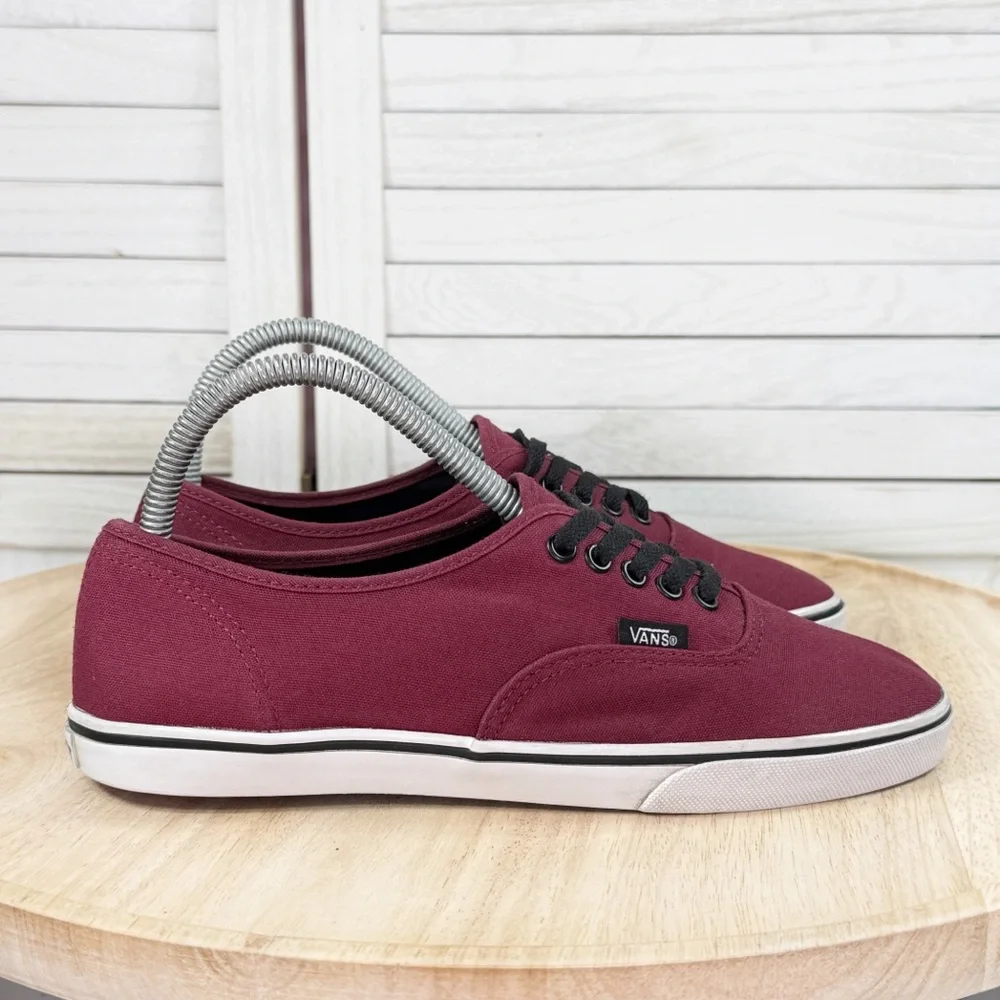 Van Authentic Canvas Low Top Lace Up Sneakers Burgundy Red 7.5 Women 6 Men‎